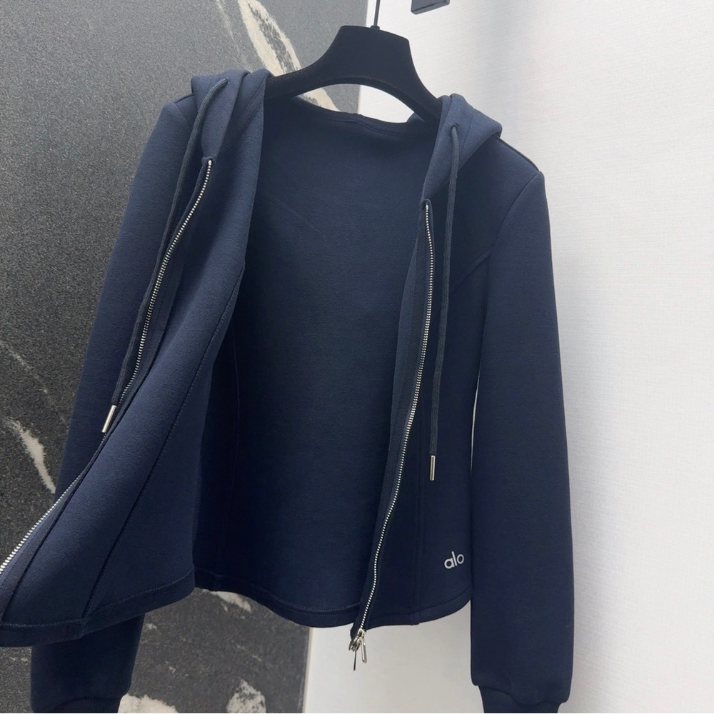 ALO Yoga Navy Hoodie and Sweatpants Set - Picture 4 of 8
